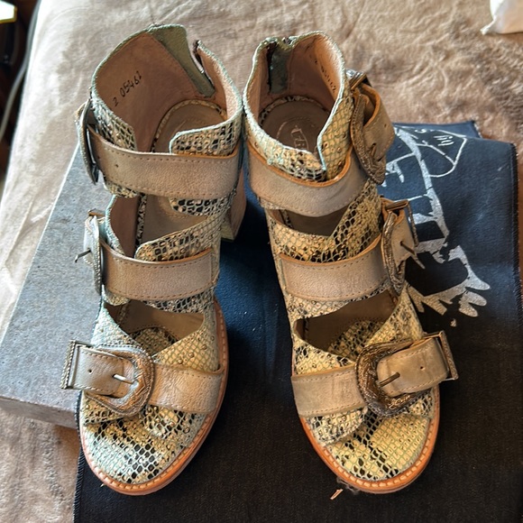 Brand new free bird sandals - Picture 4 of 10